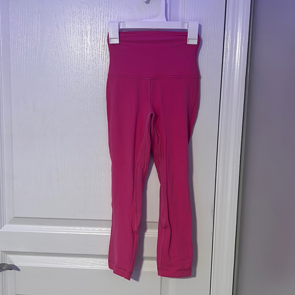 Lululemon Sonic Pink Align HR cropped 23” In good condition